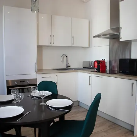 Charming 2-room In The Heart Of Lägenhet