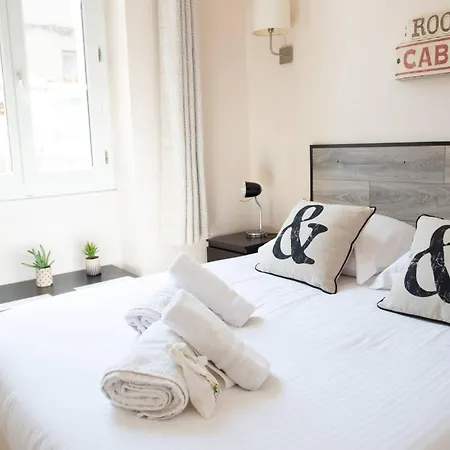 Bright 1br In The Heart Of Old Place Nationale Apartman