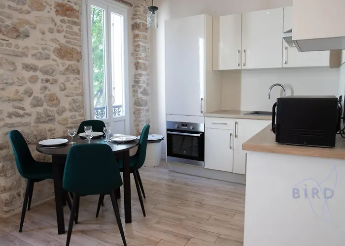 Διαμέρισμα Bright 1br In The Heart Of Old Place Nationale Αντίμπ