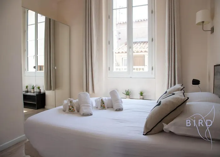 Διαμέρισμα Bright 1br In The Heart Of Old Place Nationale *