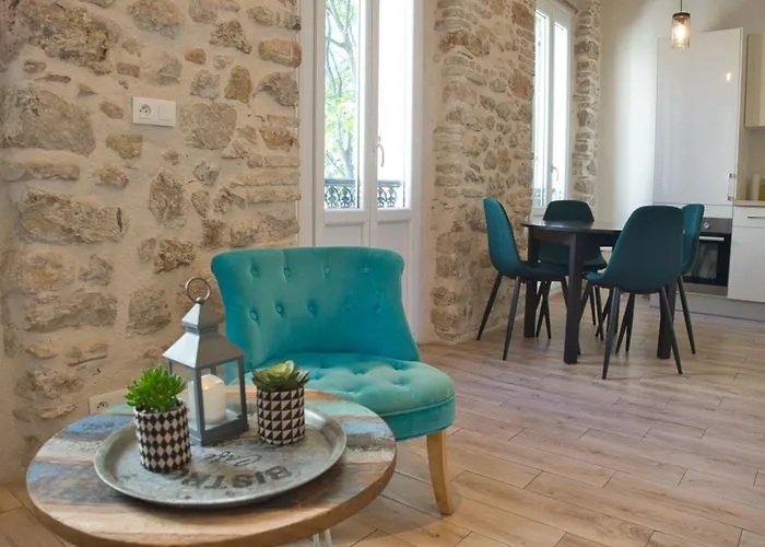 Διαμέρισμα Bright 1br In The Heart Of Old Place Nationale