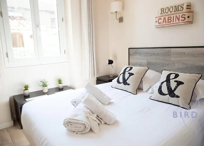 Διαμέρισμα Bright 1br In The Heart Of Old Place Nationale