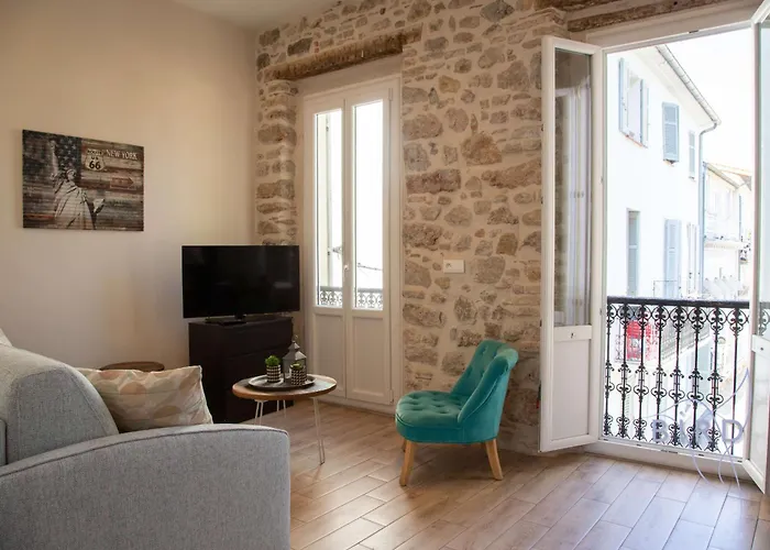 Bright 1br In The Heart Of Old Place Nationale * Αντίμπ